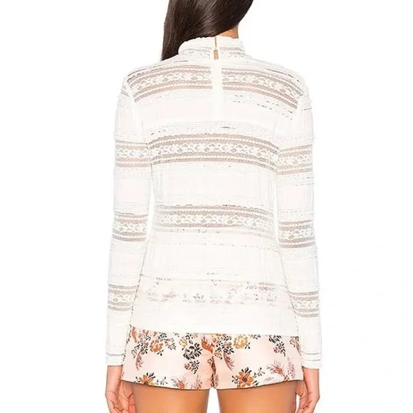 NWT EVEREVE Women's Endless Rose Mock Neck Textured Lace Top. Size medium - Picture 4 of 11